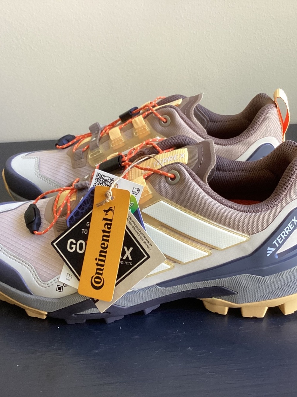 NWT Adidas TERREX Skychaser GORE-TEX Mens Size 7.5 Hiking Shoes Brand New